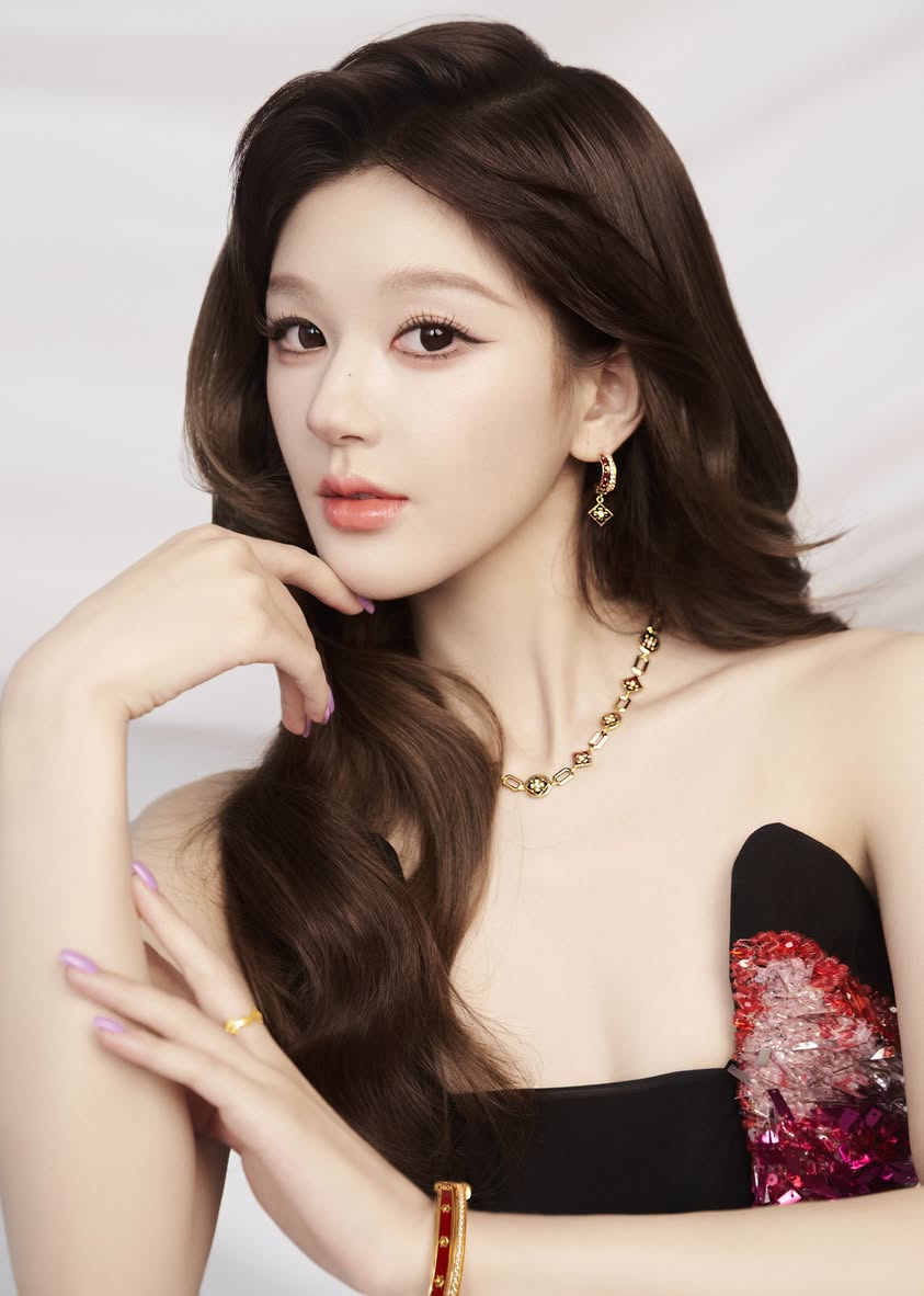 Zhao Lusi wearing Chow Tai Fook DAWN Collection jewellery