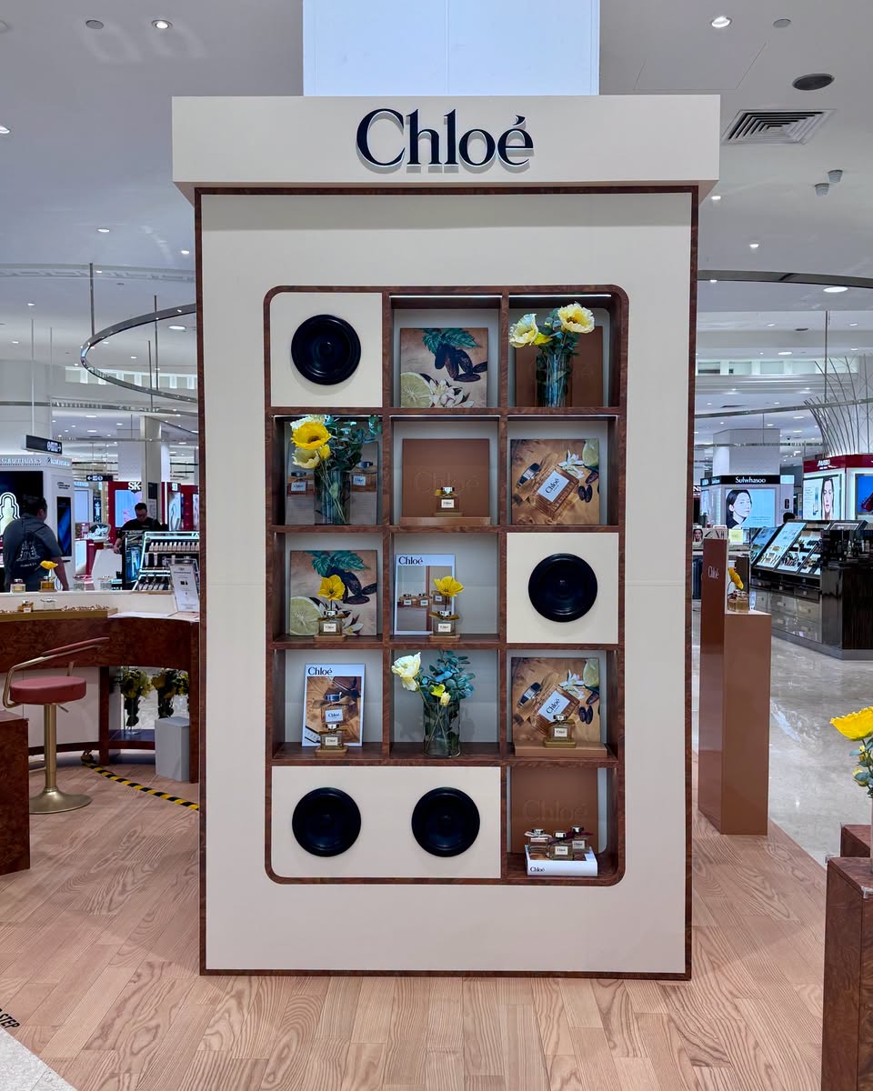 Chloé Le Nectar promotional display