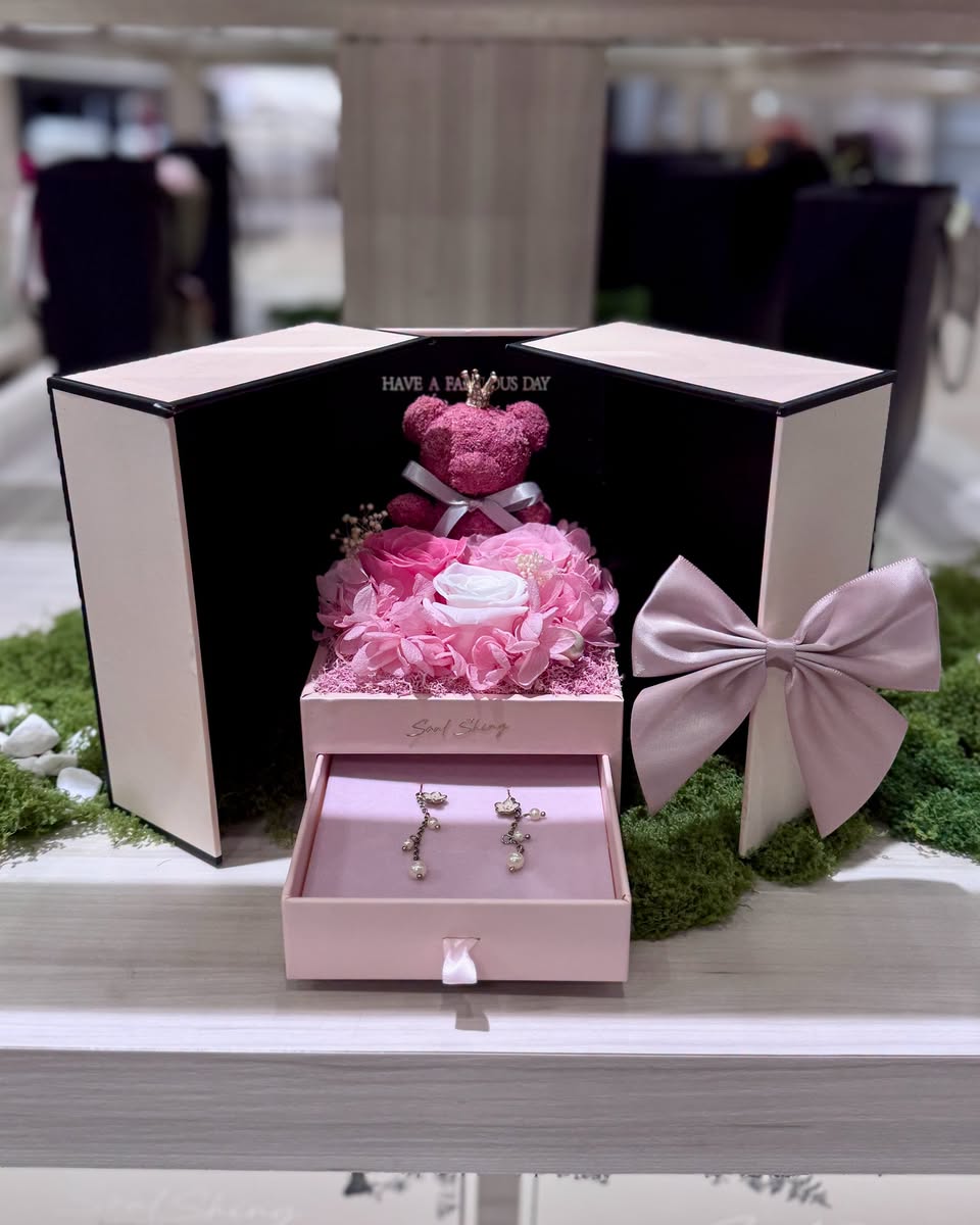 Takashimaya interior display
