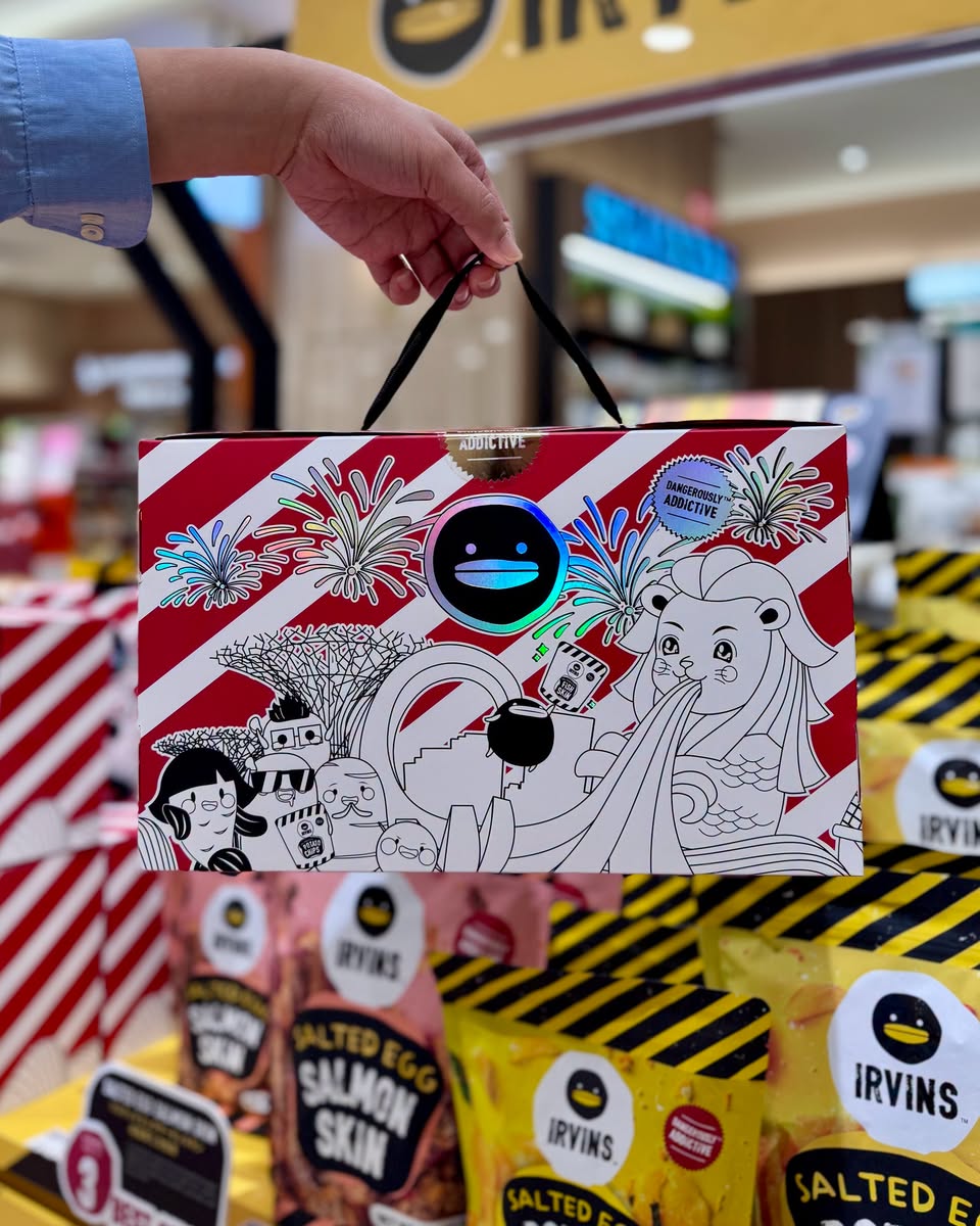 IRVINS Salted Egg Salmon Skin and gift box