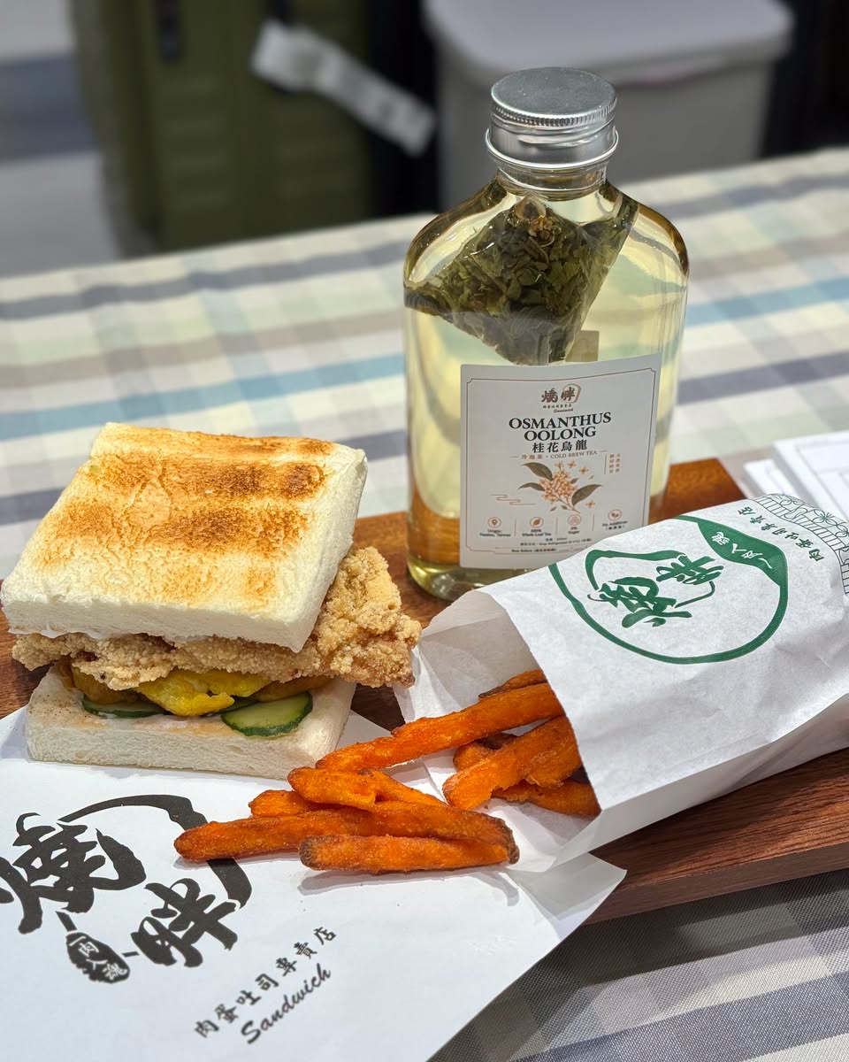 OSAMANTHUS OLONG tea with toasted sandwich and fries