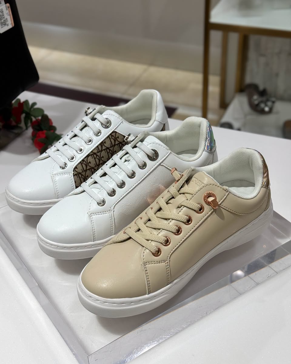 Women's low-top sneakers