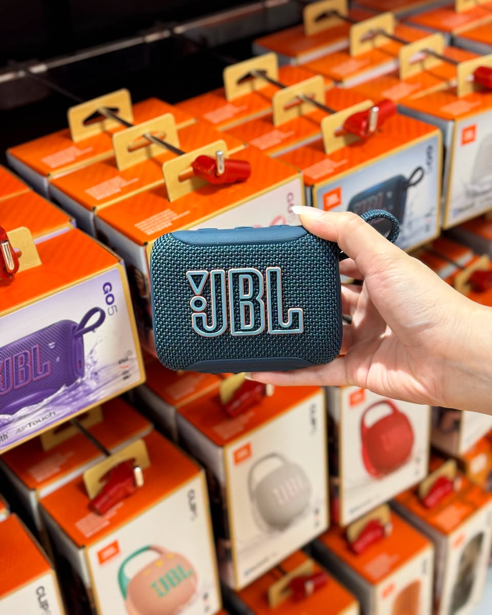 JBL portable speaker at Takashimaya
