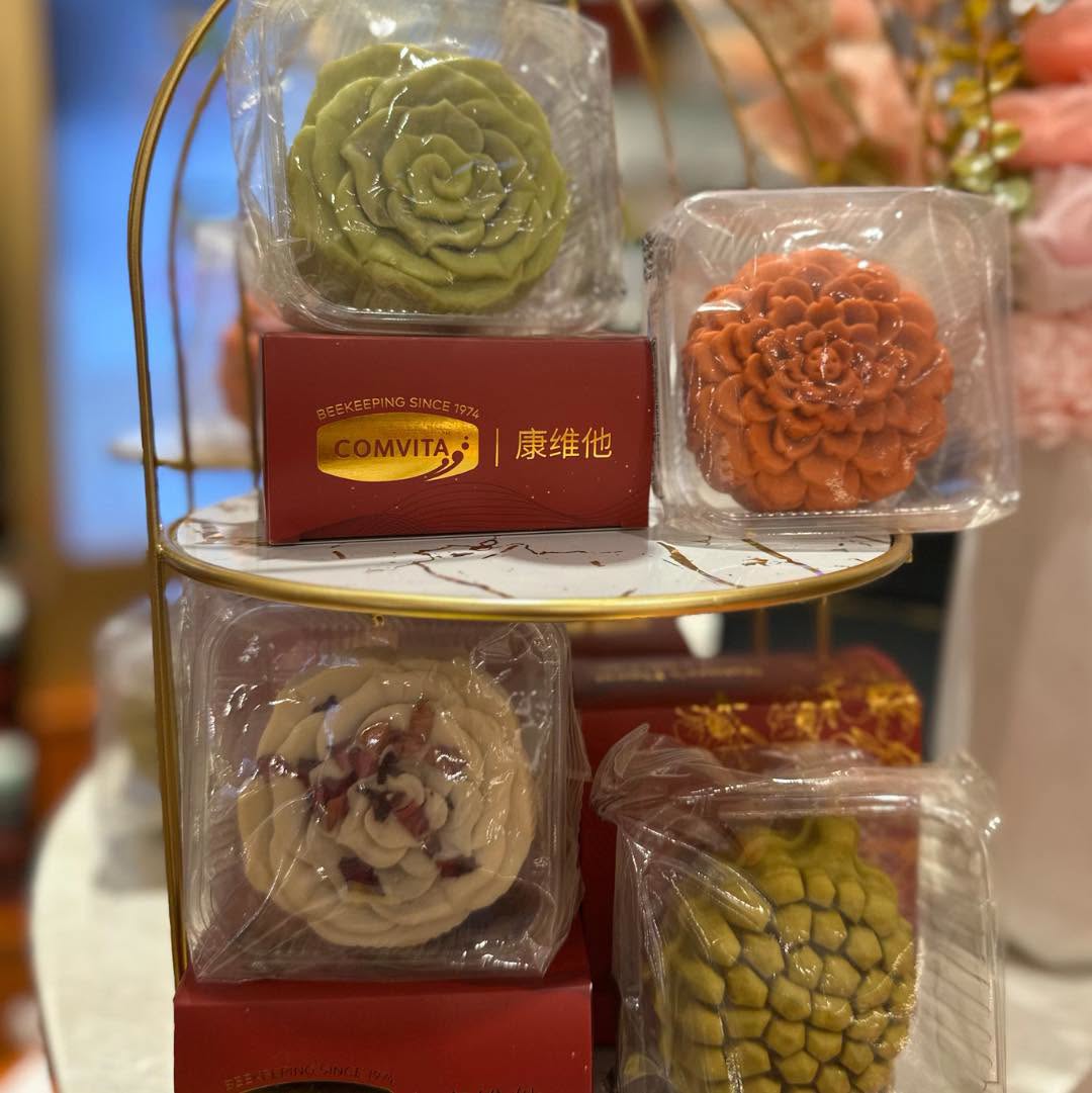 Comvita mooncakes on tiered stand