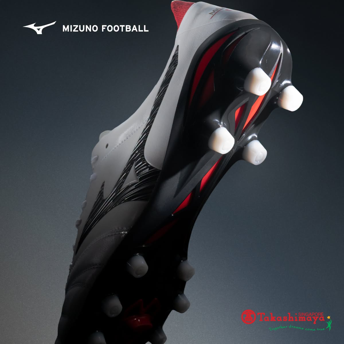 Mizuno football boot soleplate detail