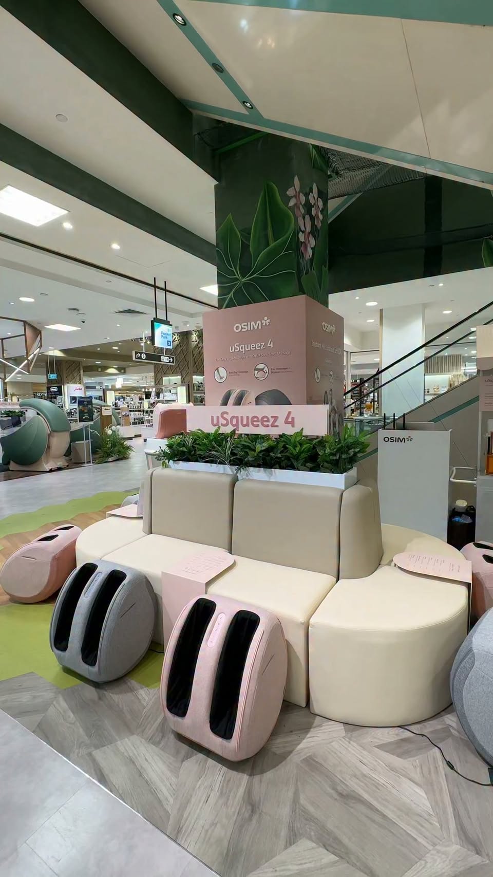 OSIM uSqueeze4 pre-order promotion at Takashimaya Department Store