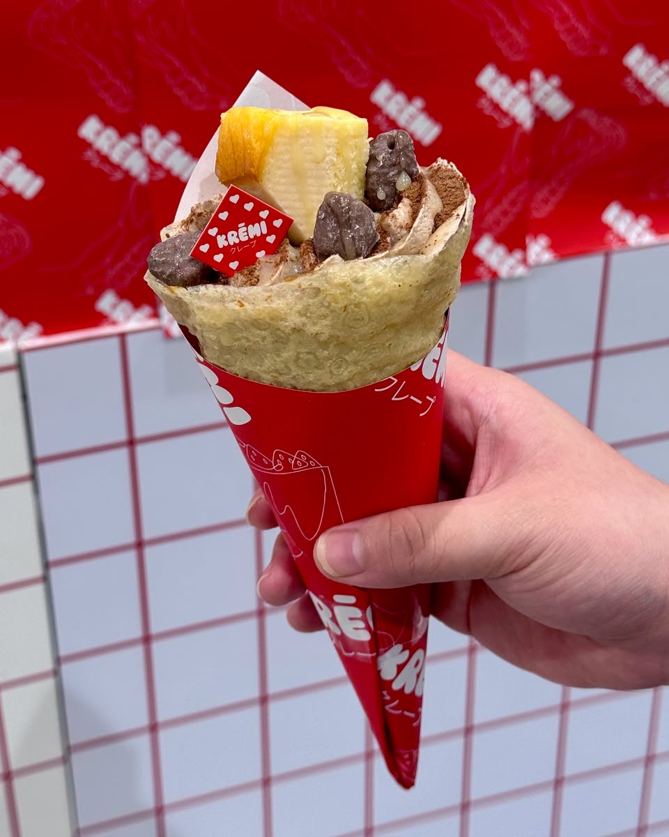 Kremi crepe cone with chocolate ice cream and banana