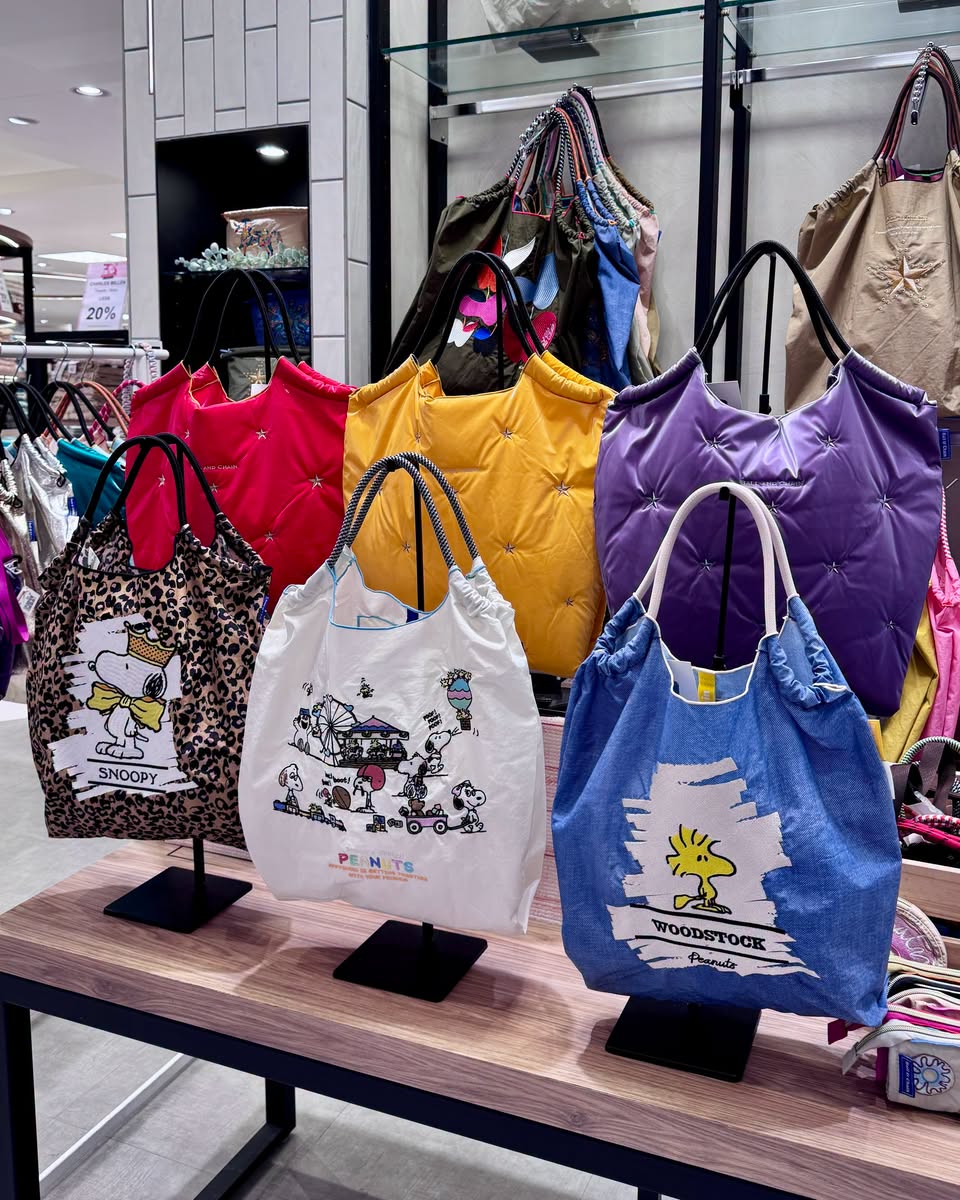 Snoopy and Peanuts tote bags at Takashimaya