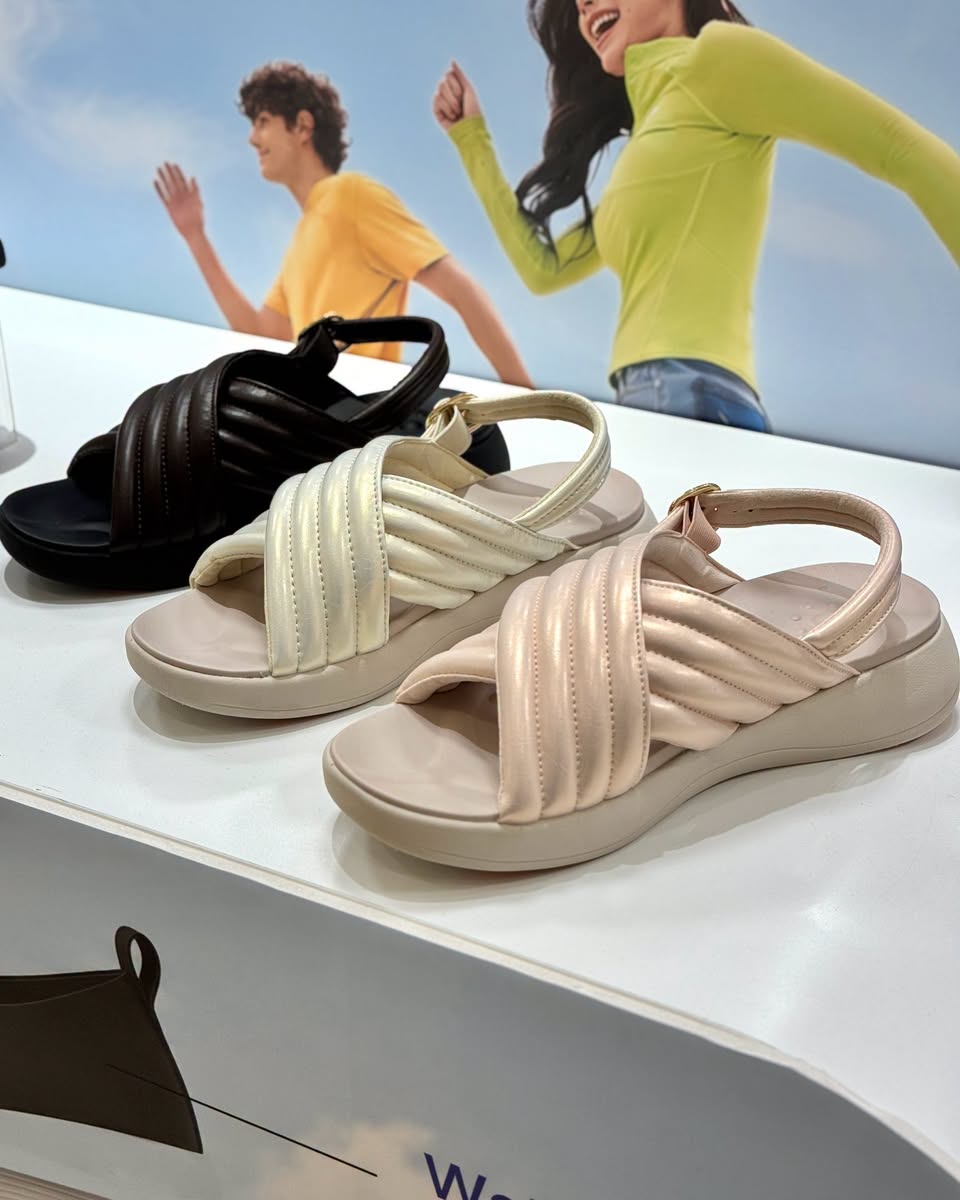 Women's ribbed strap sandals