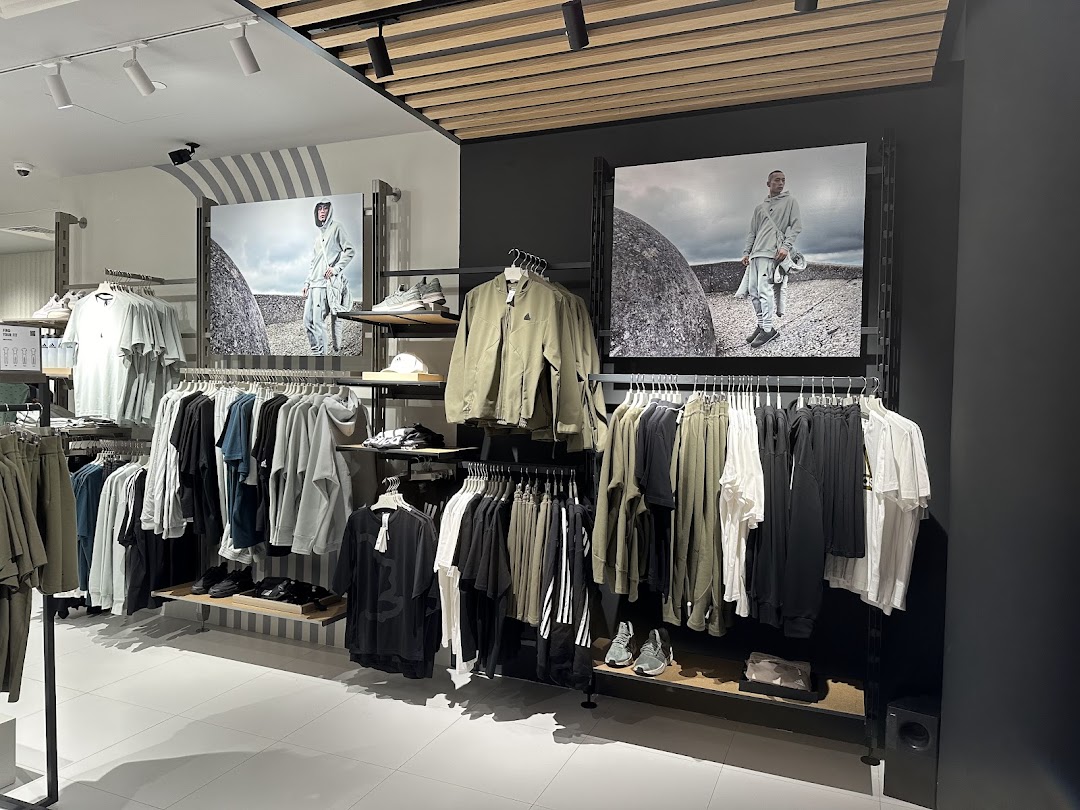 adidas Performance Store, Ion Orchard