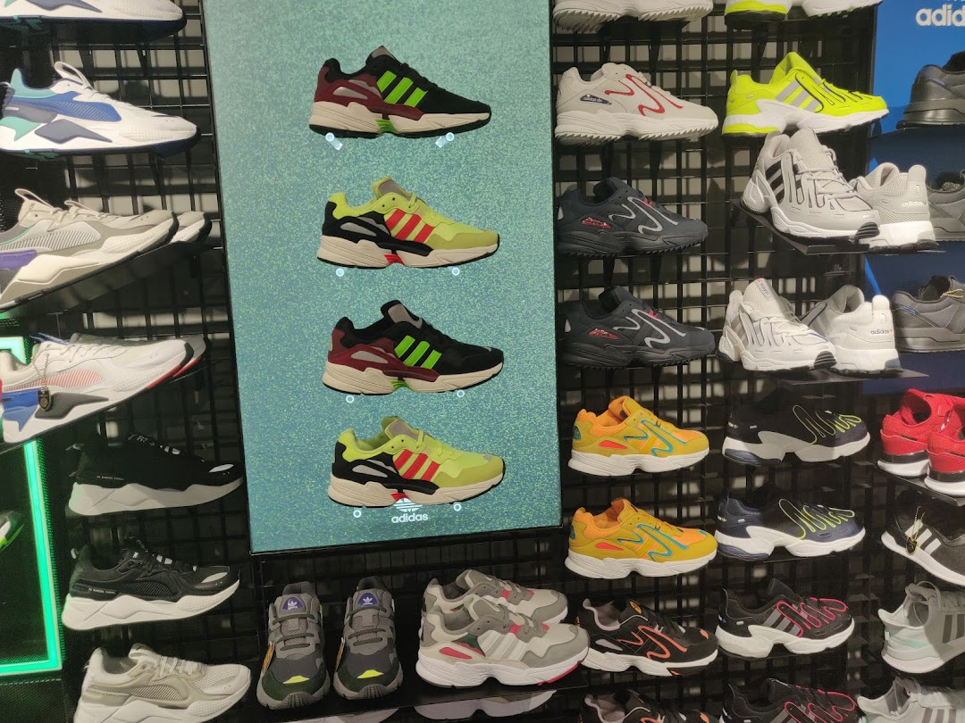 adidas Performance Store, Ion Orchard