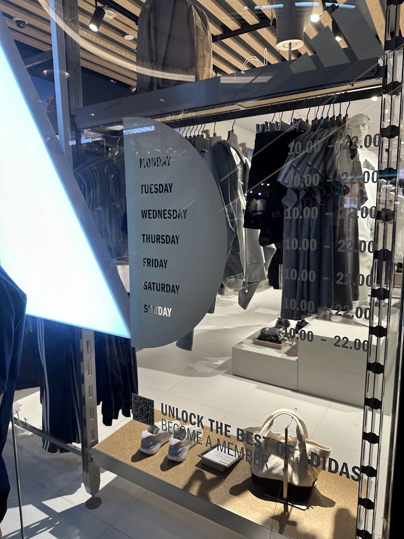 adidas Performance Store, Ion Orchard