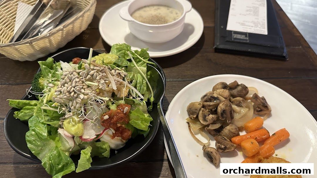 ASTONS Steak  Salad  The CentrePoint