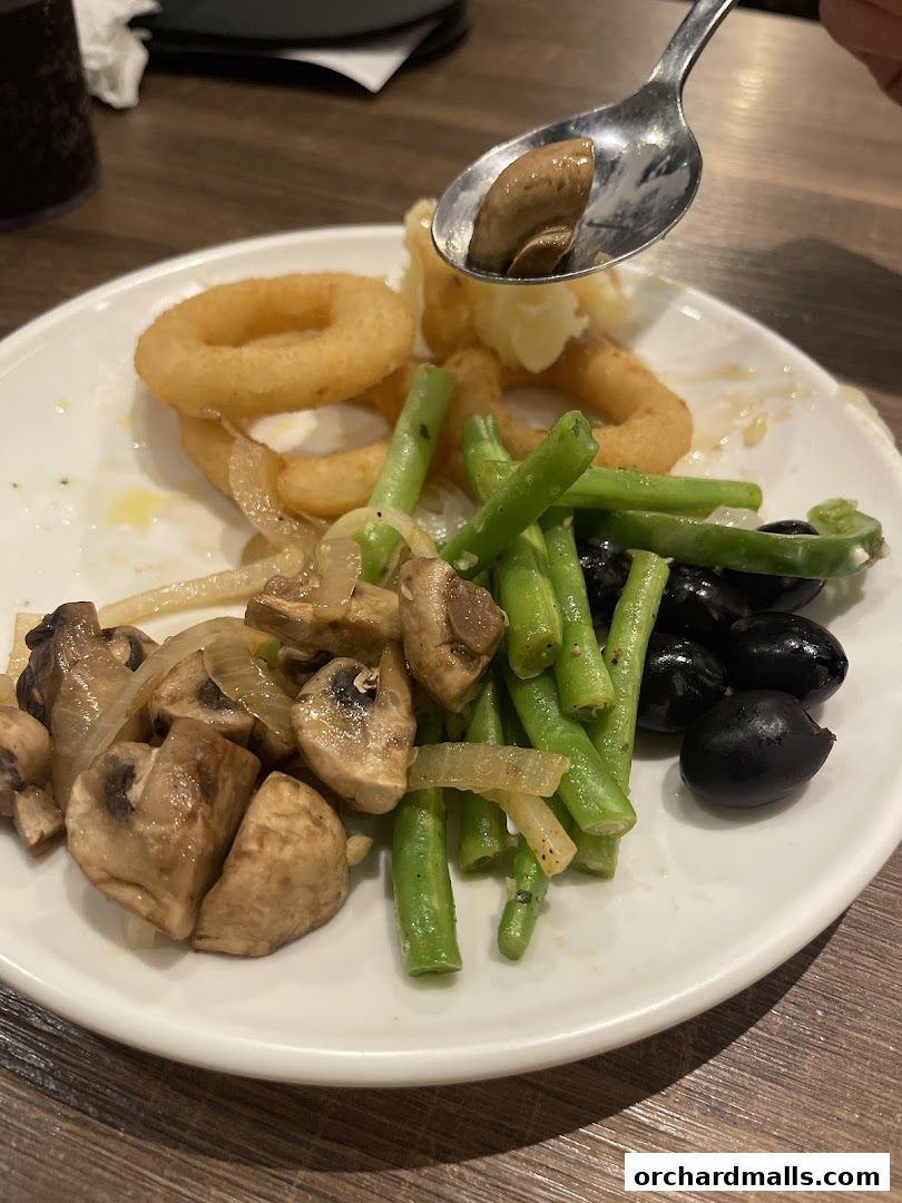 ASTONS Steak  Salad  The CentrePoint