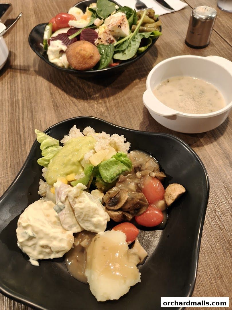 ASTONS Steak  Salad  The CentrePoint