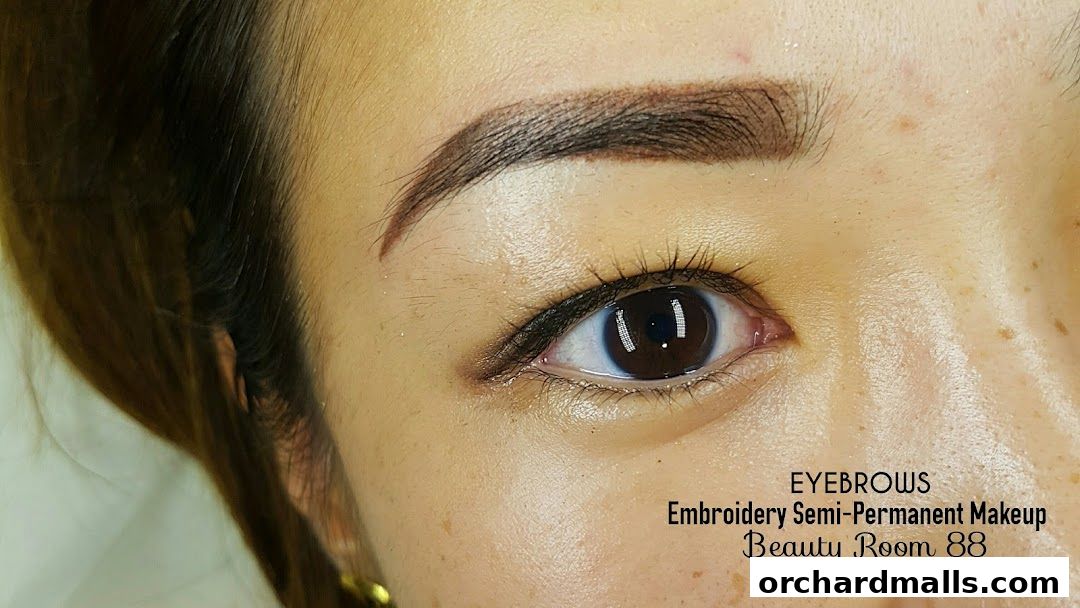 Close-up of a woman's eye and eyebrow, showcasing semi-permanent makeup.