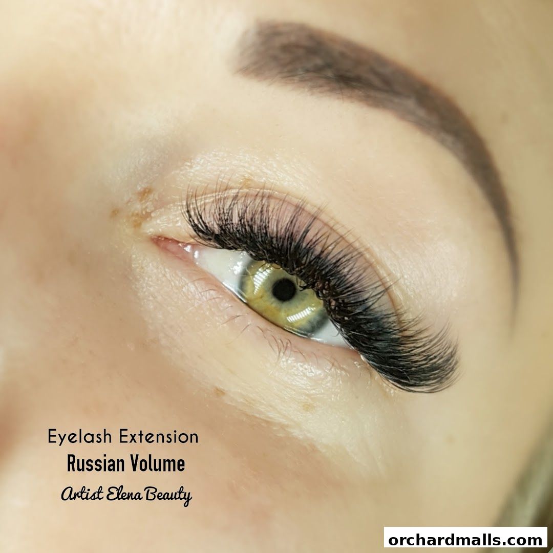 Close-up of a woman's eye with dramatic Russian Volume eyelash extensions.