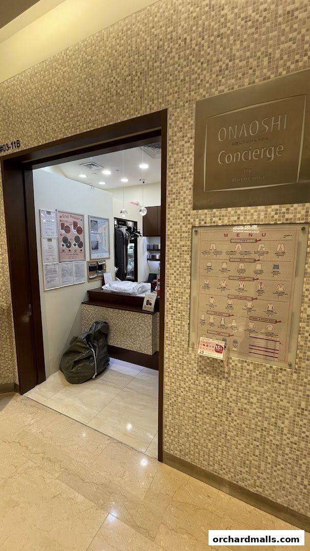 Entrance to Big Mama Ngee Ann City - Laundry Dry Cleaning Services with a visible menu.