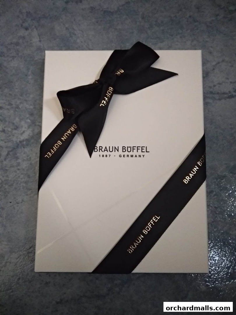 A white gift box with a black ribbon tied in a bow, featuring the Braun Büffel logo.
