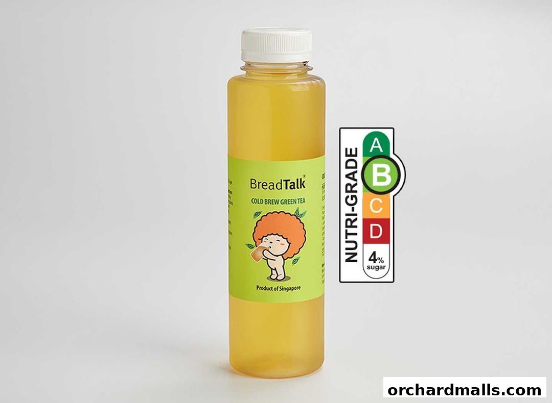 A bottle of BreadTalk Cold Brew Green Tea with a Nutri-Grade label.