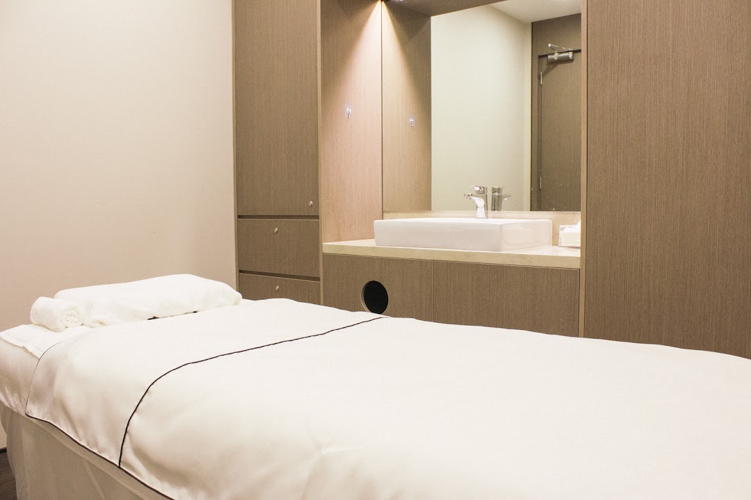 Calvin Chan Aesthetic  Laser Clinic