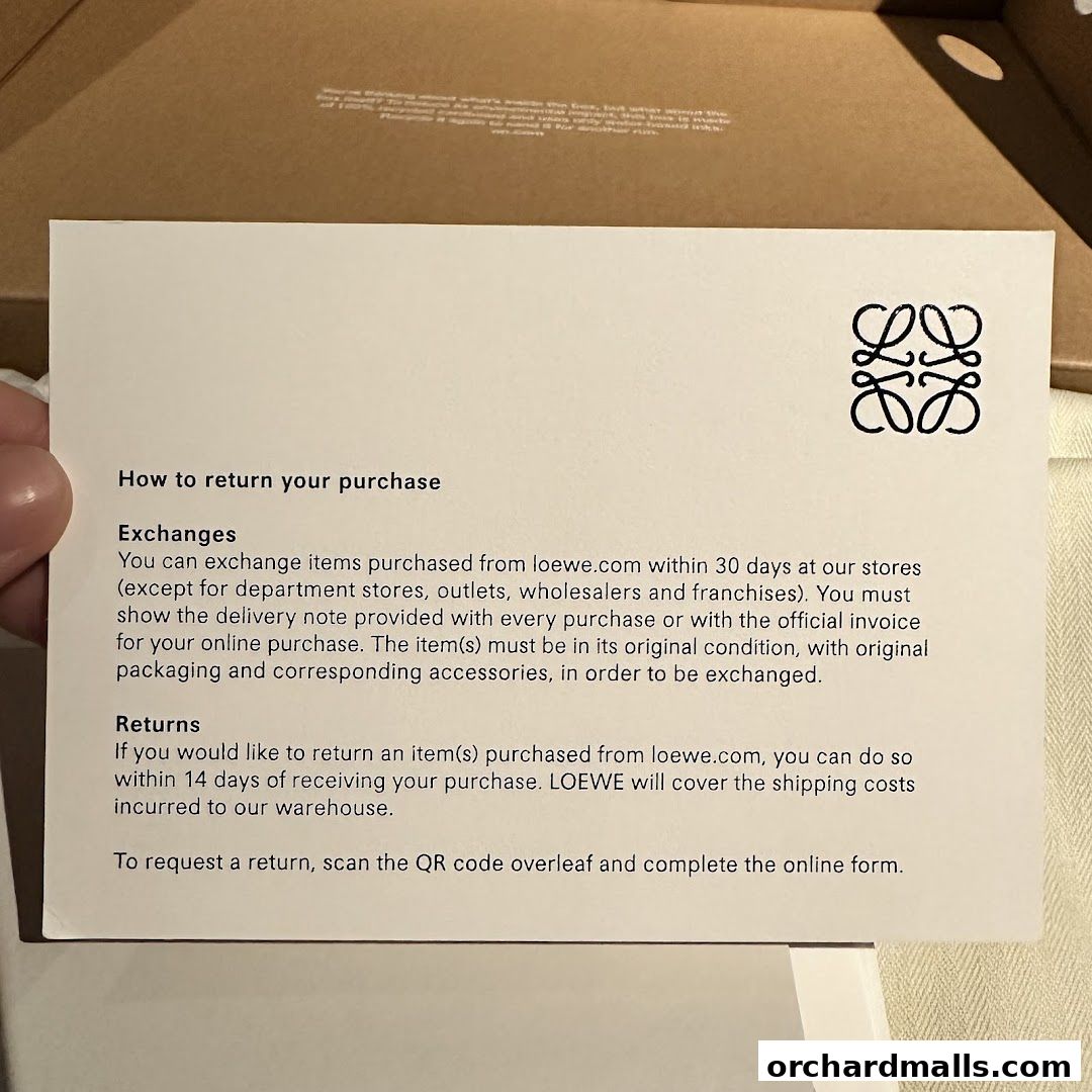 A card detailing how to return or exchange purchases from LOEWE.