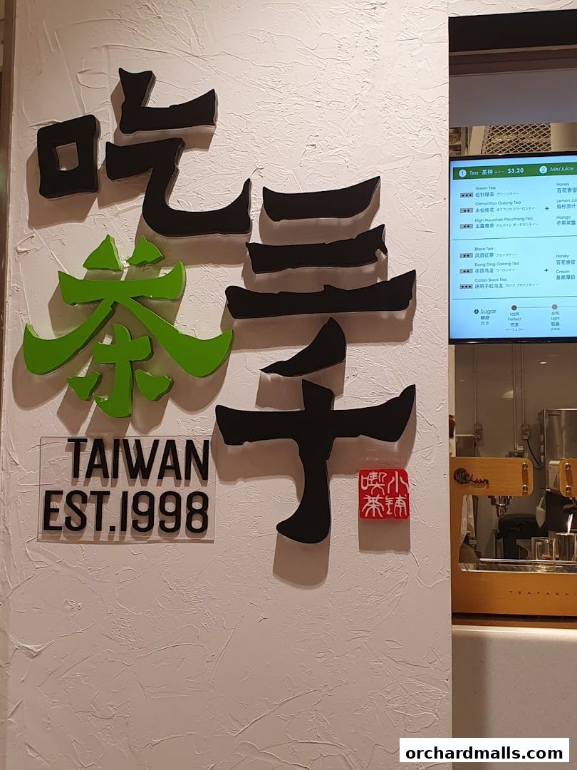 A digital menu board displays tea options and prices for CHICHA San Chen.
