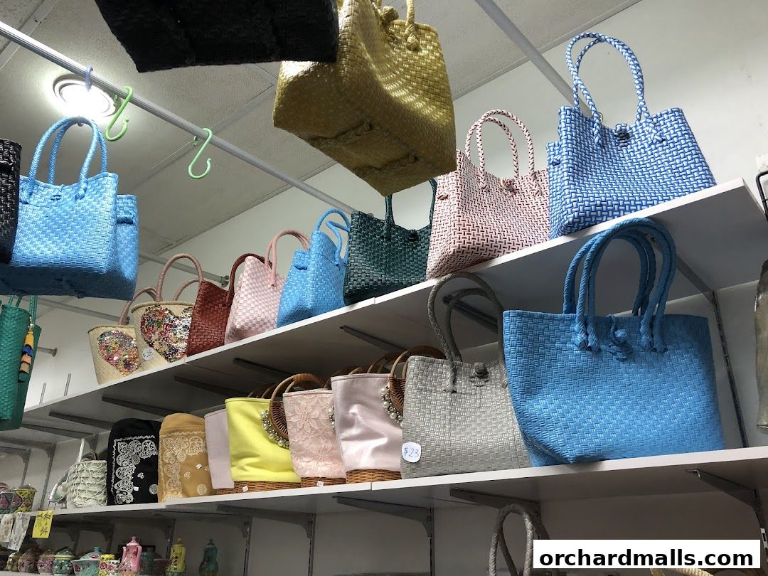 Chosan Zakka Far East Fine Arts