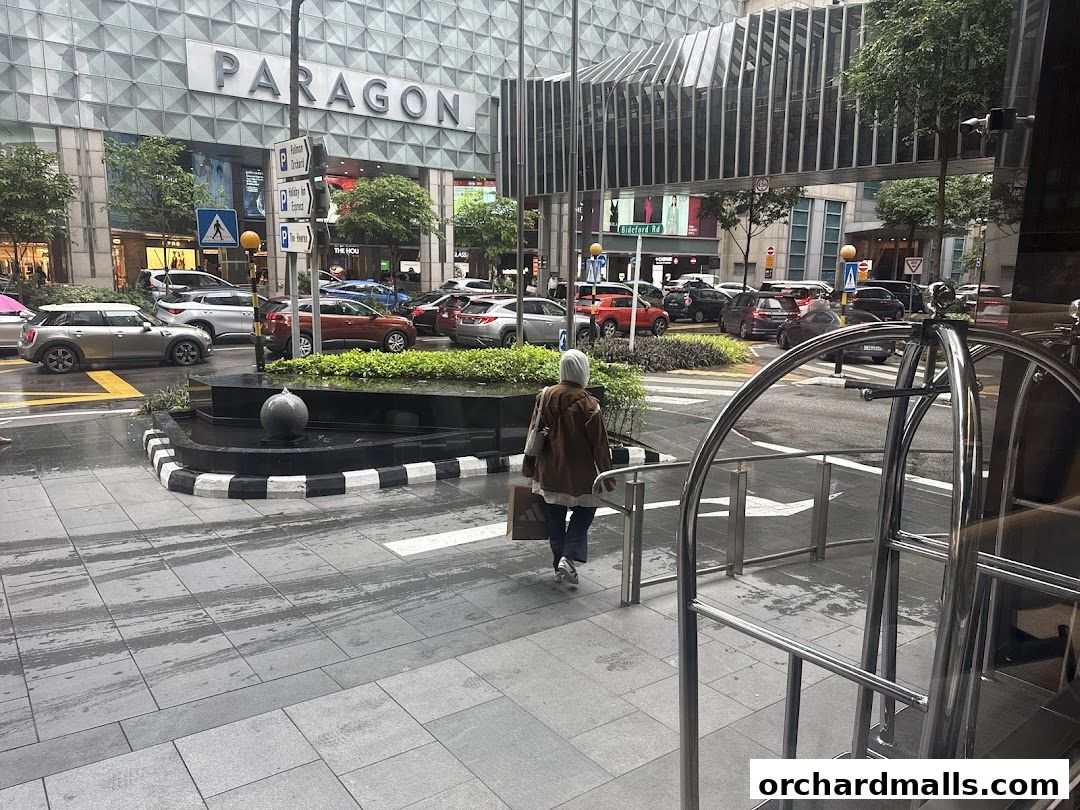 Clarins - Metro Paragon