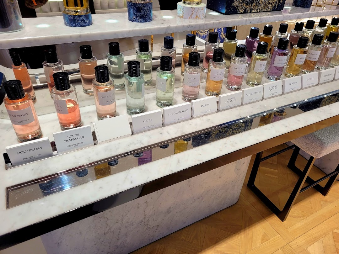 Dior Beauty - La Collection Privée ION Orchard Boutique