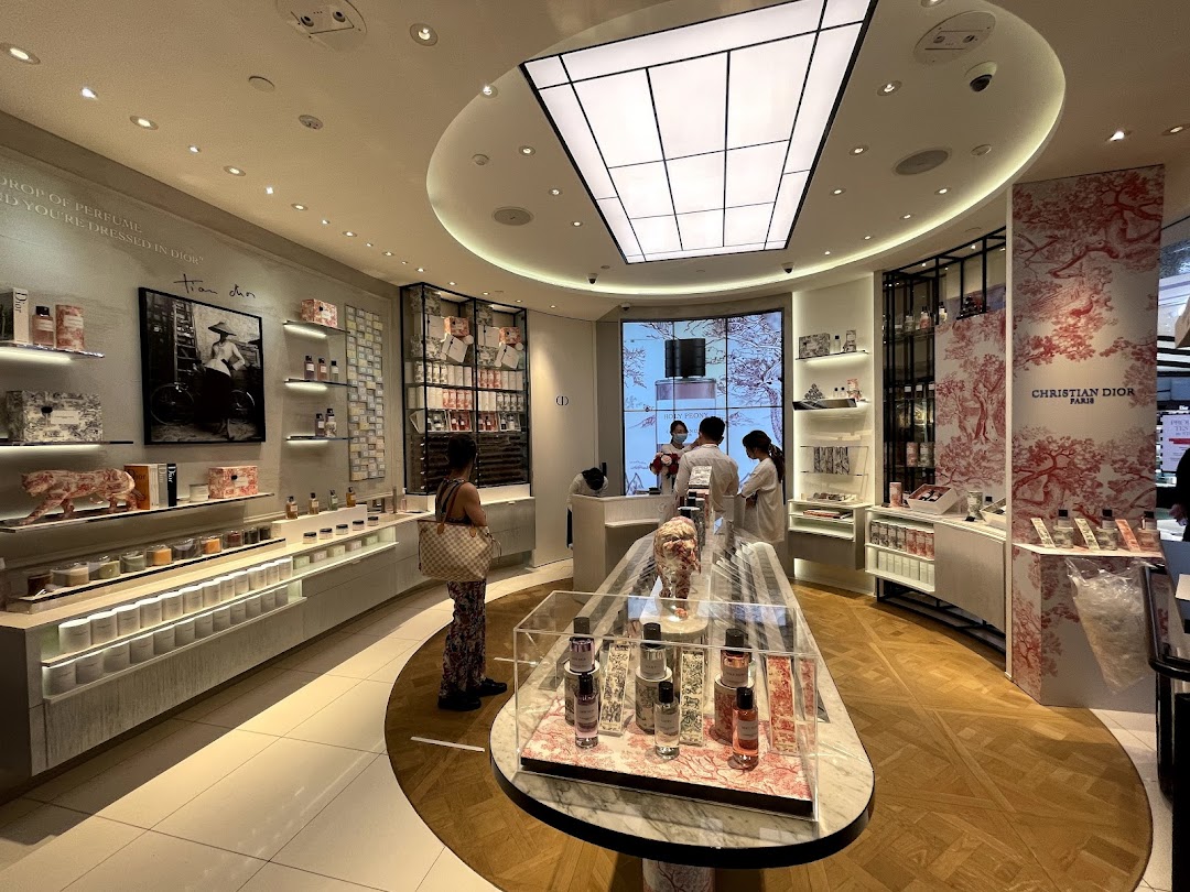 Dior Beauty - La Collection Privée ION Orchard Boutique