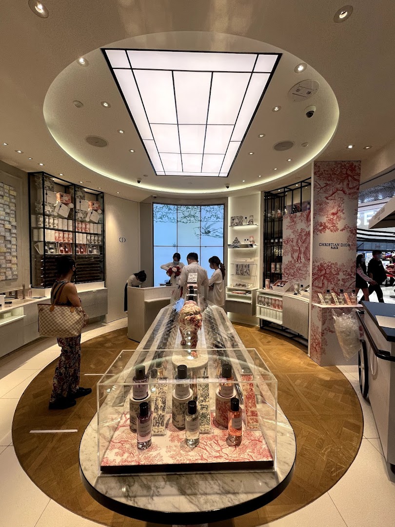 Dior Beauty - La Collection Privée ION Orchard Boutique