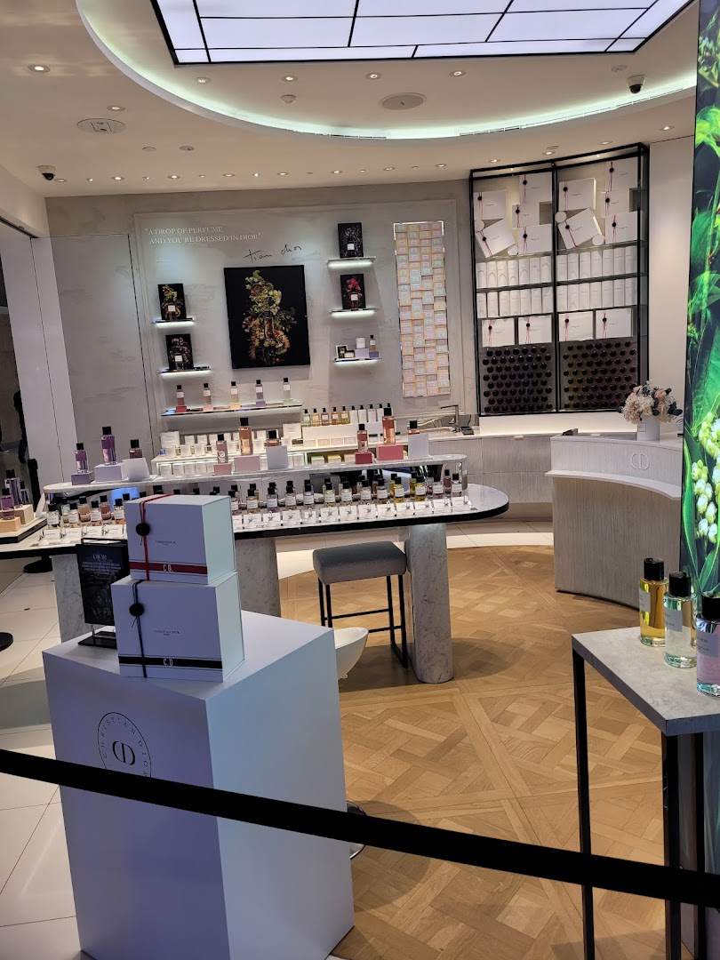 Dior Beauty - La Collection Privée ION Orchard Boutique