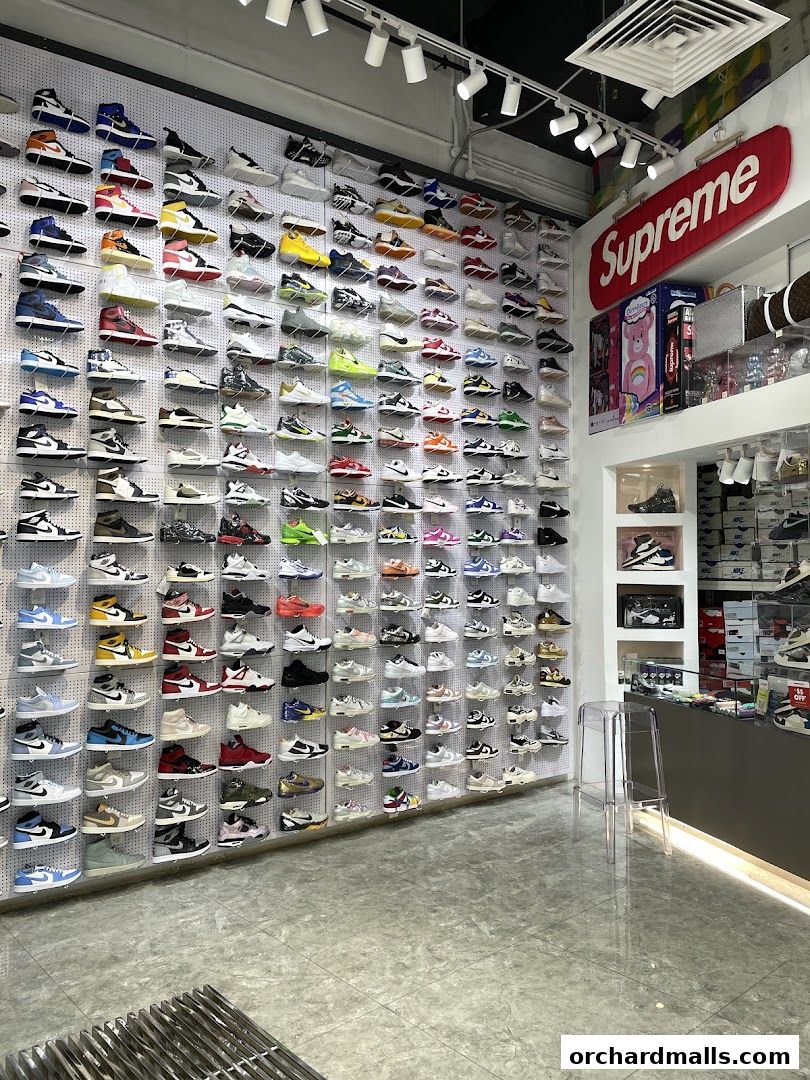 East Eight Sneakers Store 東八潮牌店