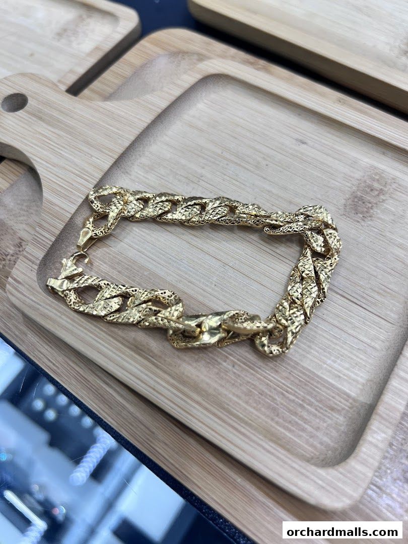 Eng Tai Jewellery Repair  Certified Specialist.