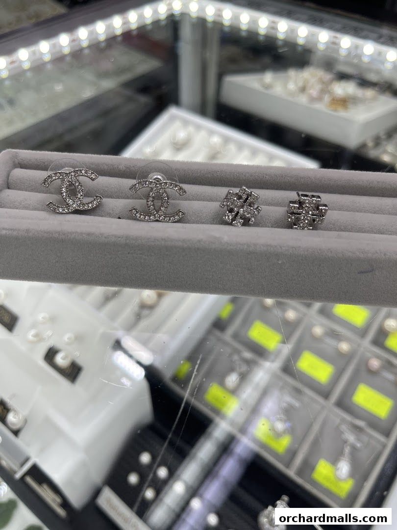 Eng Tai Jewellery Repair  Certified Specialist.