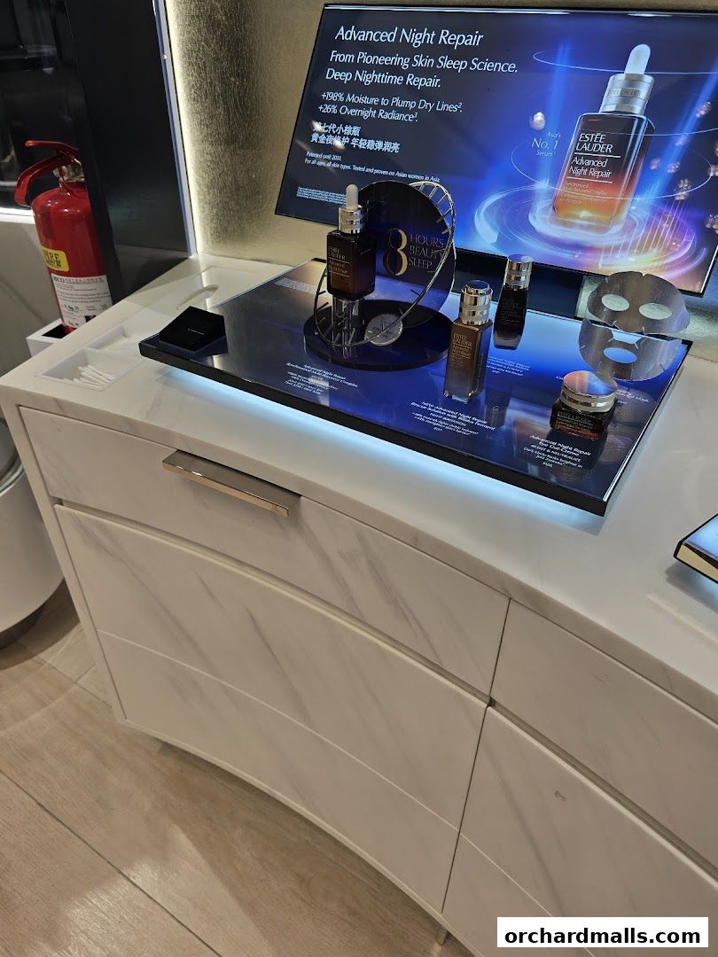 Estée Lauder Advanced Night Repair products displayed with marketing screen.