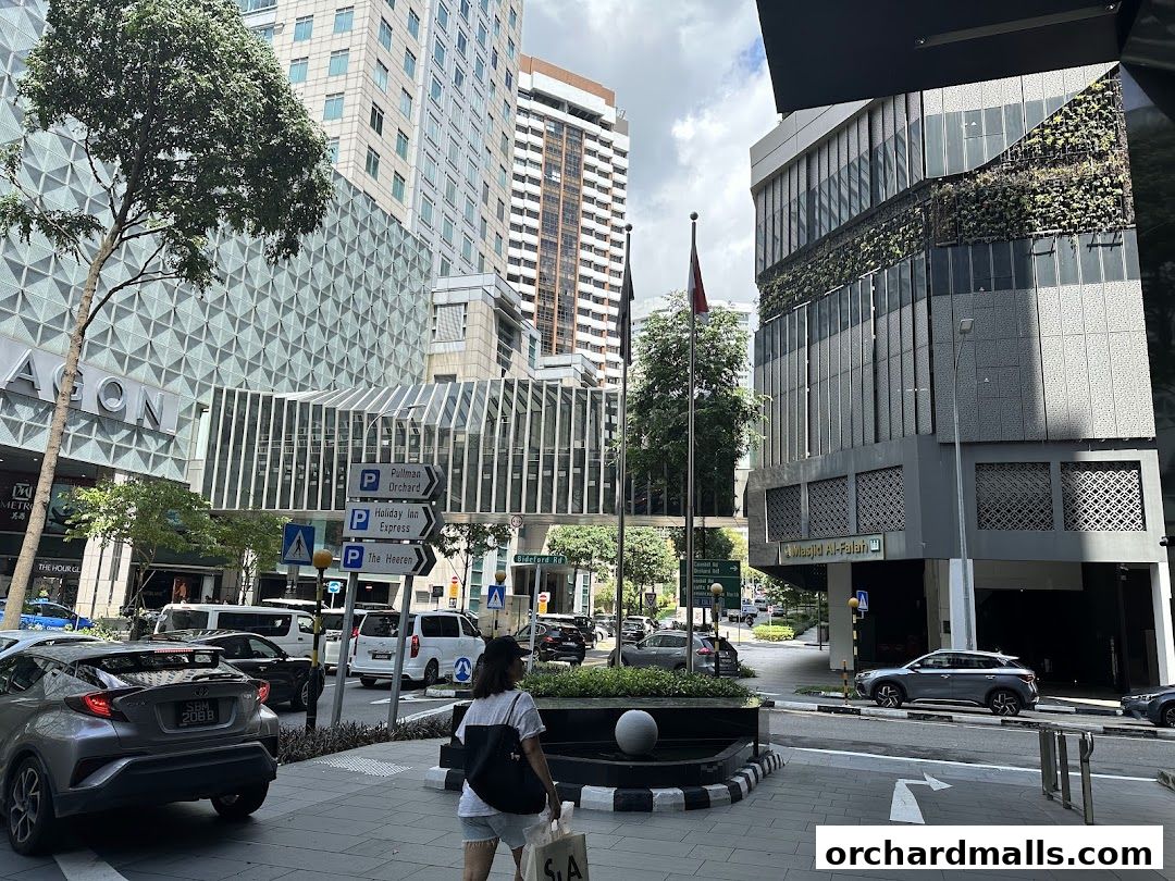 Estée Lauder - Metro Paragon