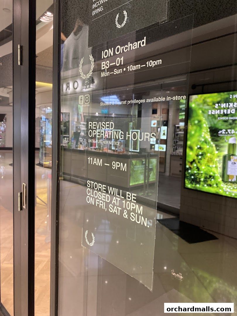 Fred Perry store entrance with revised operating hours and information about student and tourist privileges.