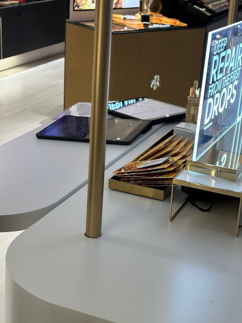 Guerlain Boutique  Facialist Suite Ion Orchard