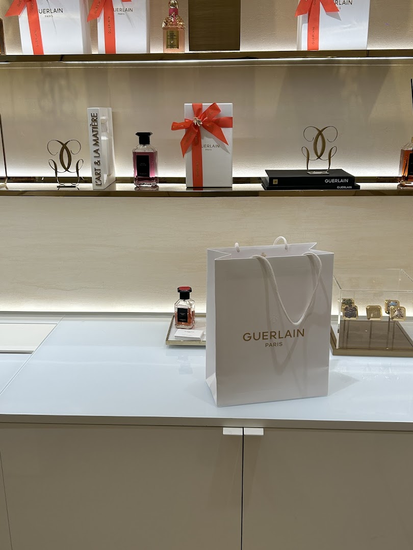 Guerlain Boutique  Facialist Suite Ion Orchard