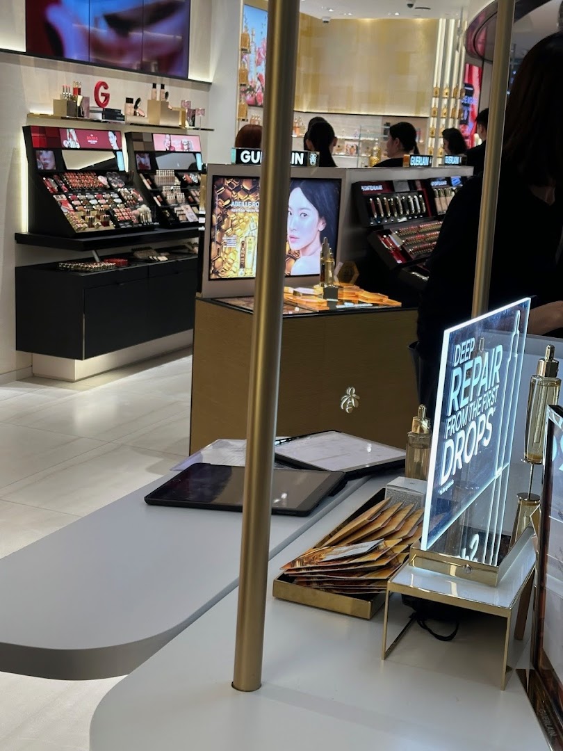 Guerlain Boutique  Facialist Suite Ion Orchard