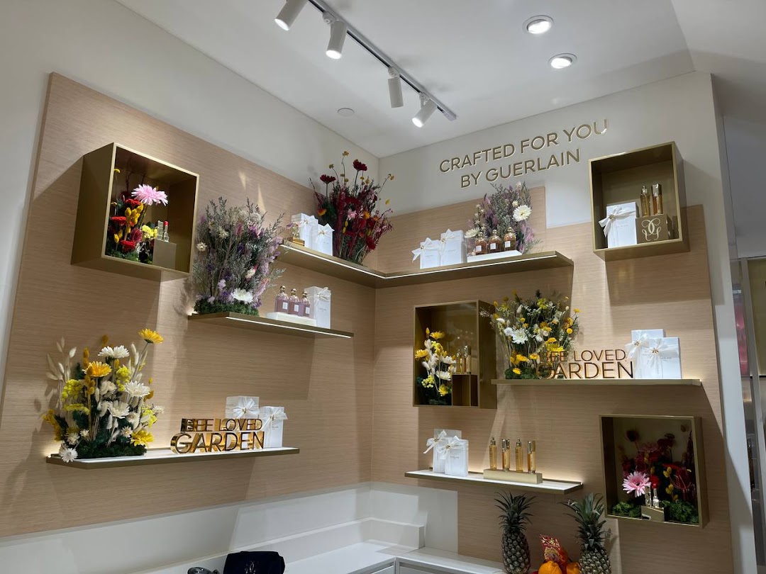 Guerlain Boutique  Facialist Suite Ion Orchard