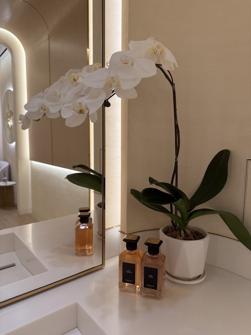 Guerlain Boutique  Facialist Suite Ion Orchard