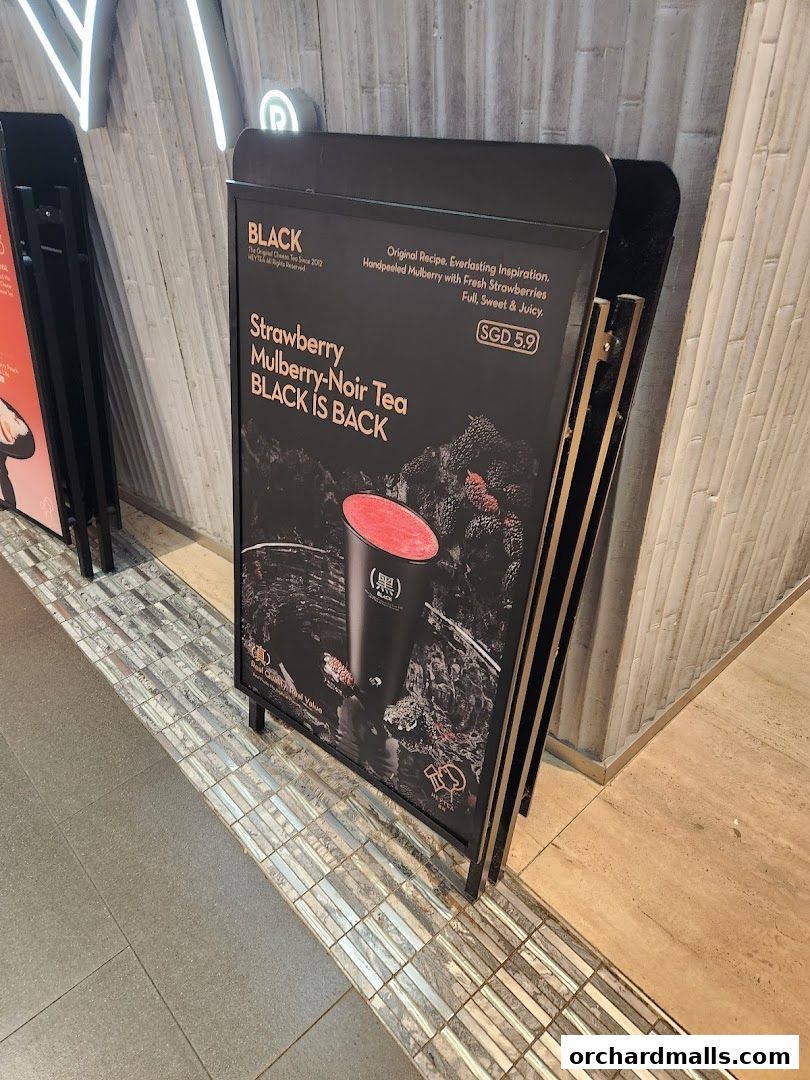 A promotional sign for HEYTEA's Strawberry Mulberry-Noir Tea, highlighting its ingredients and price.