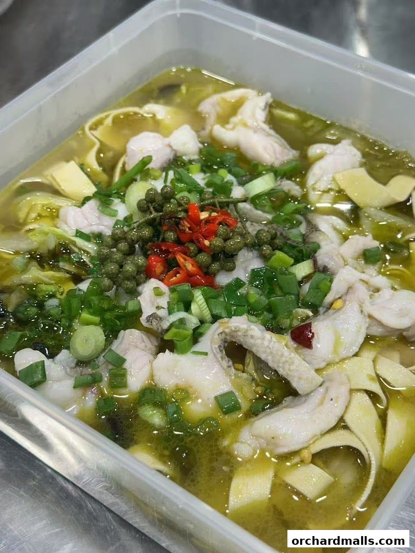 紅炉酸菜鱼 Hong Lu Sauerkraut Fish