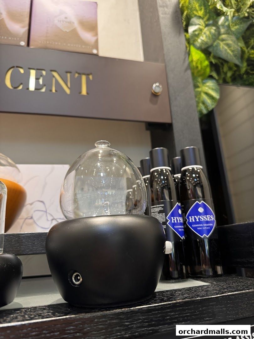 A black aromatherapy diffuser with bottles of essential oils on display.