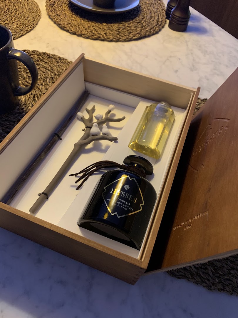 HYSSES - Aromatherapy  Essential Oils