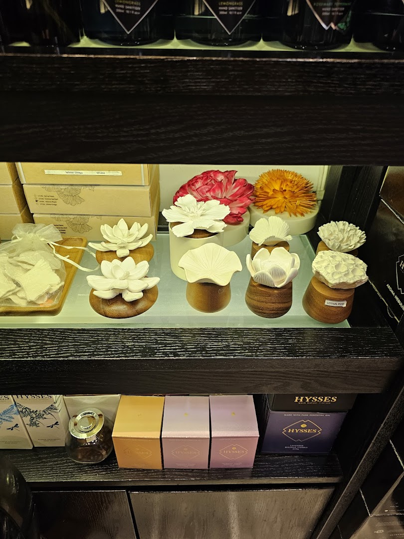 HYSSES - Aromatherapy  Essential Oils