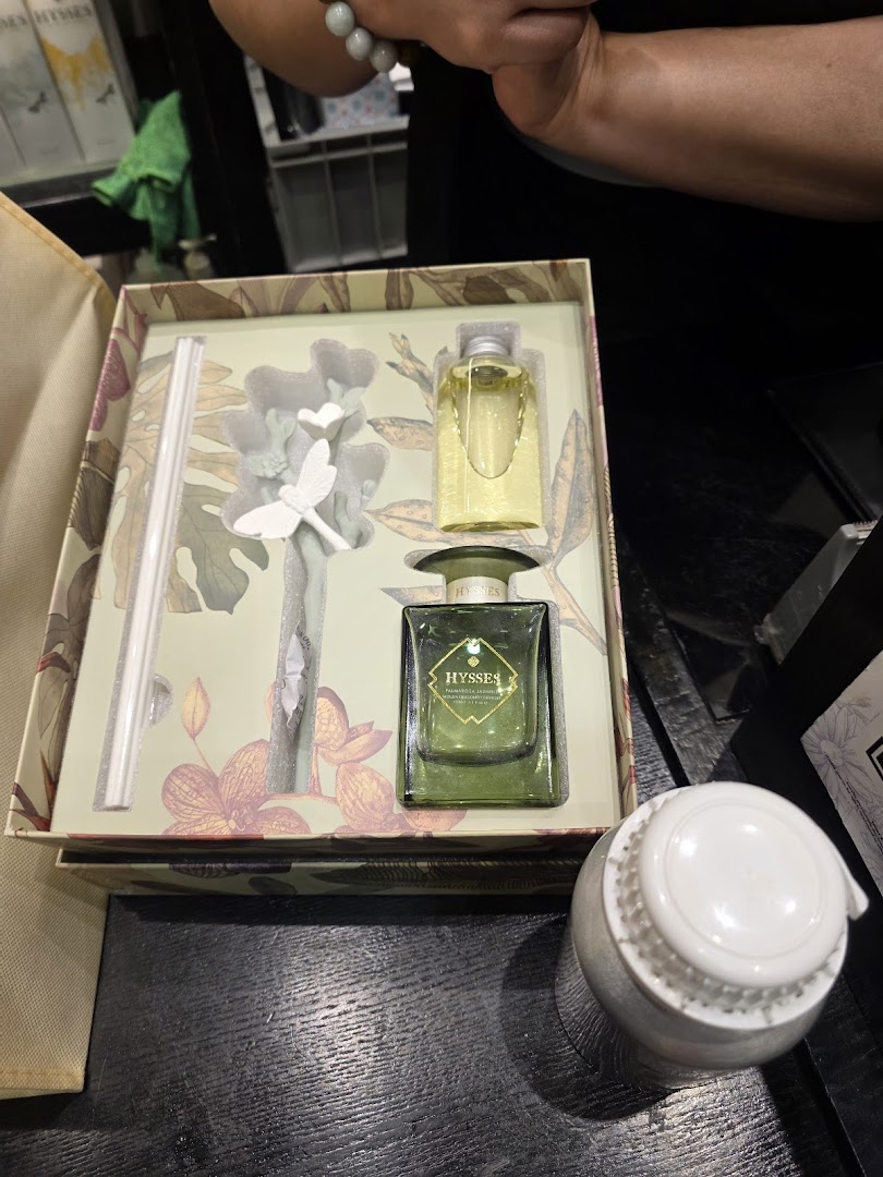 HYSSES - Aromatherapy  Essential Oils